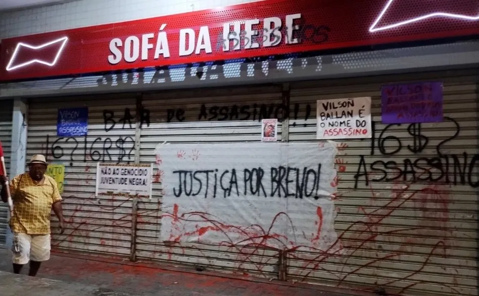 Manifestantes pedem justiça por jovem morto na Rua da Lama