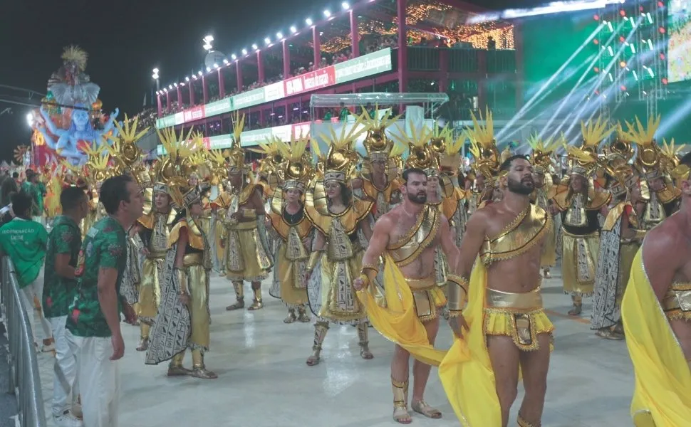 Samba da Unidos de Jucutuquara empolga com as paradinhas da bateria