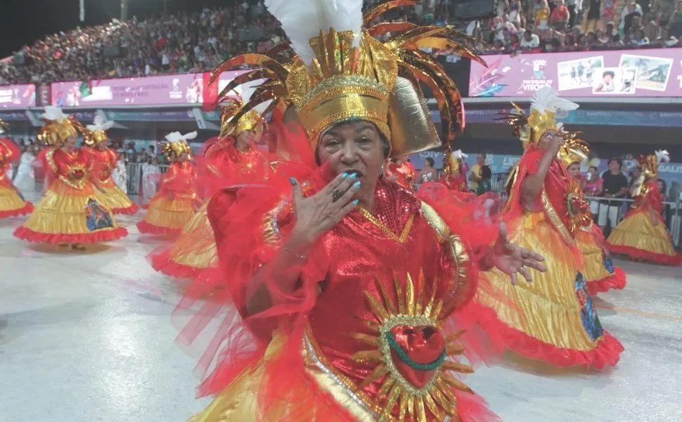 Samba da Unidos de Jucutuquara empolga com as paradinhas da bateria