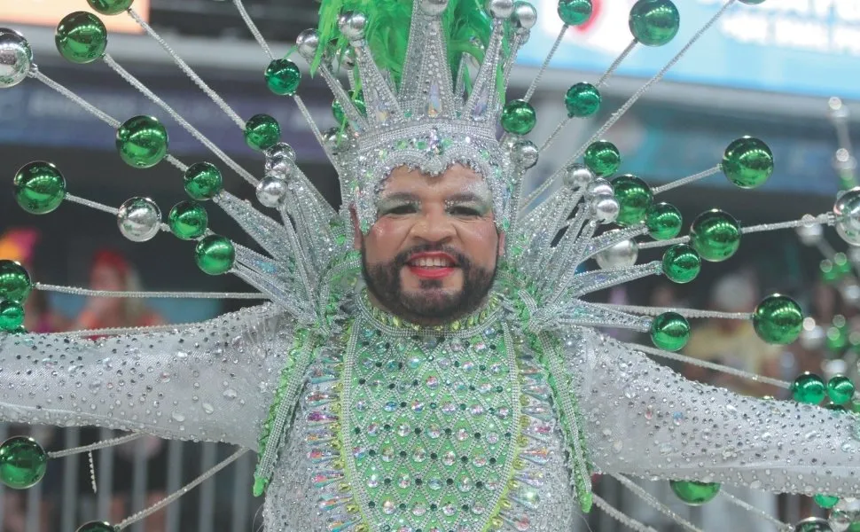 Samba da Unidos de Jucutuquara empolga com as paradinhas da bateria