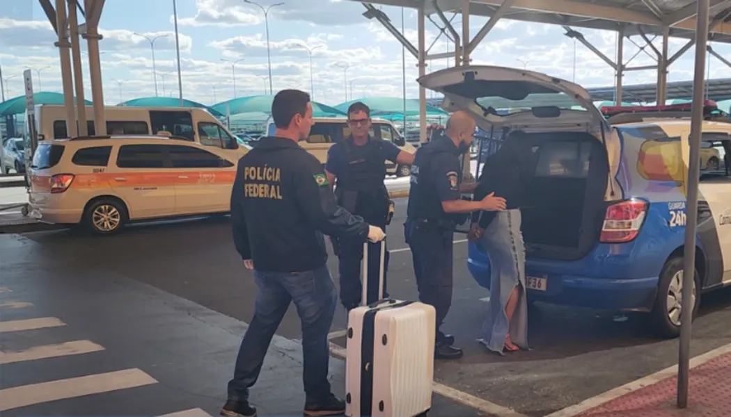 Mulher é presa por tráfico internacional no aeroporto de Vitória