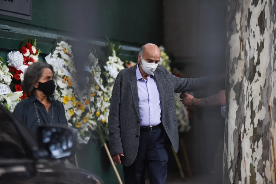Famosos comparecem a velório e se despedem de Jô Soares; veja fotos