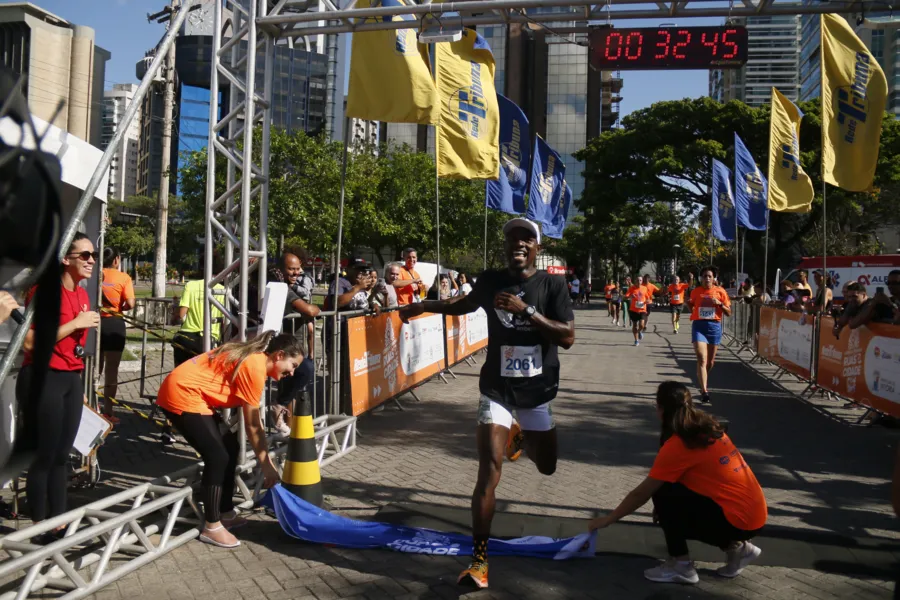 Veja a galeria de fotos da 9ª Corrida Tribuna Ruas da Cidade