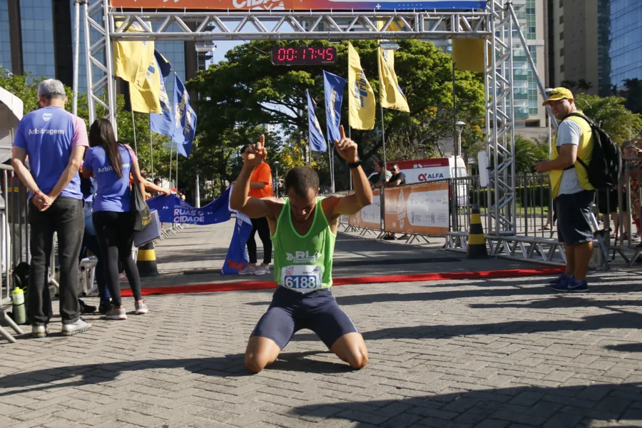 Veja a galeria de fotos da 9ª Corrida Tribuna Ruas da Cidade