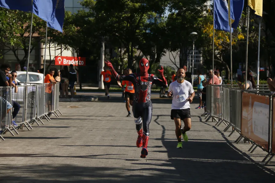 Veja a galeria de fotos da 9ª Corrida Tribuna Ruas da Cidade