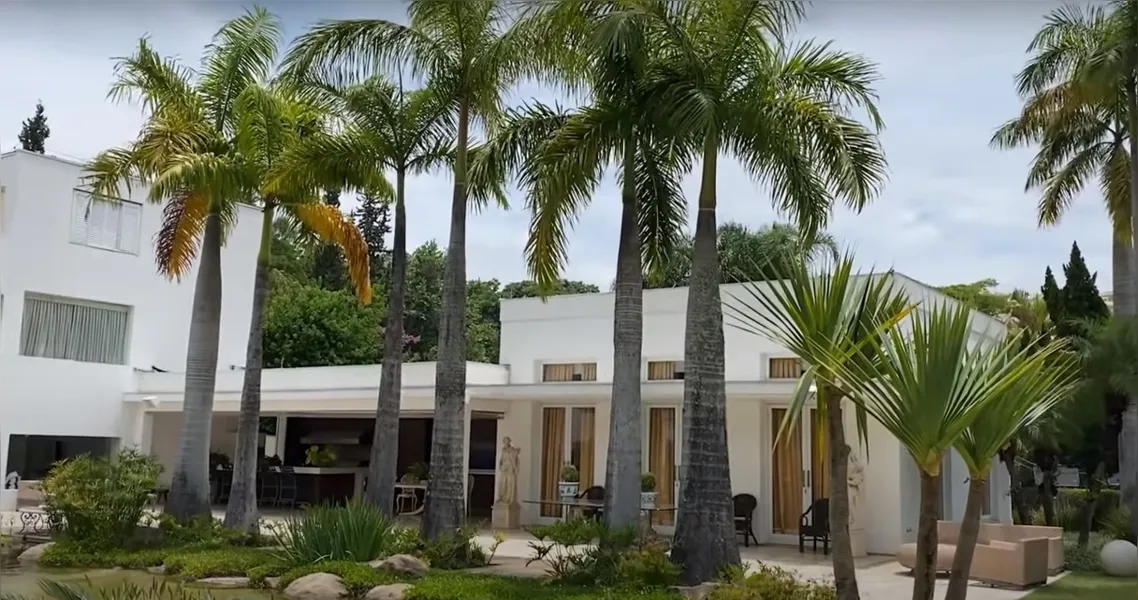 Conheça a luxuosa mansão de Hebe Camargo, avaliada em R$ 60 milhões