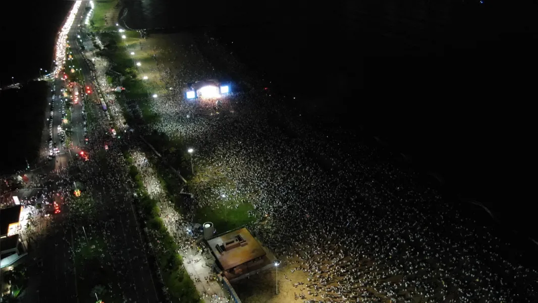 FOTOS E VÍDEOS | Veja como foi a virada do ano em Vitória