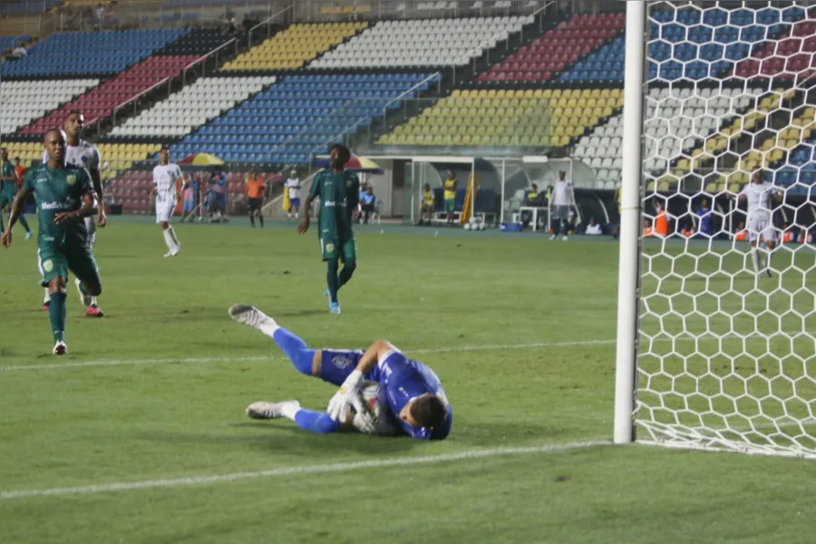 Vitória vence Porto Vitória e assume liderança no Campeonato Capixaba