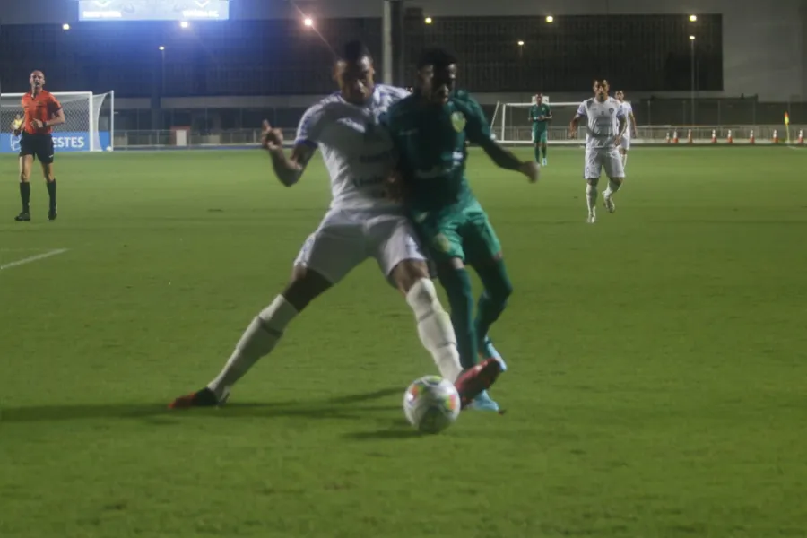 Vitória vence Porto Vitória e assume liderança no Campeonato Capixaba