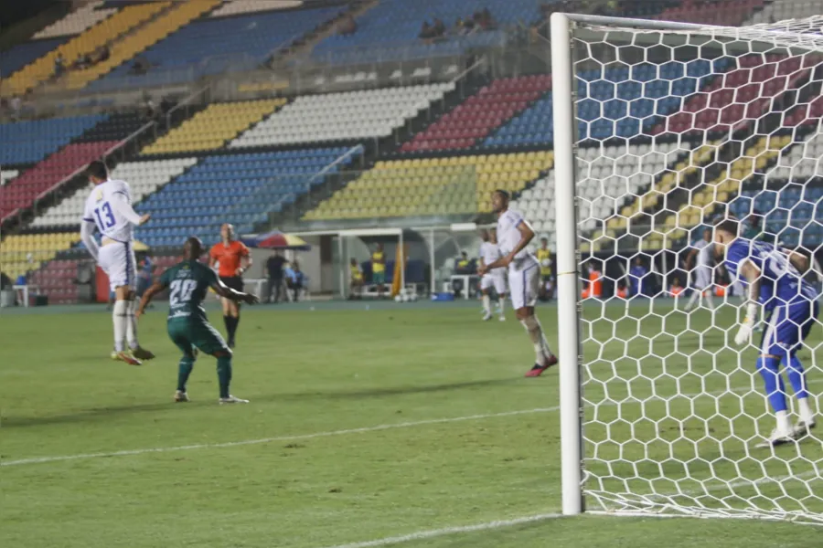 Vitória vence Porto Vitória e assume liderança no Campeonato Capixaba