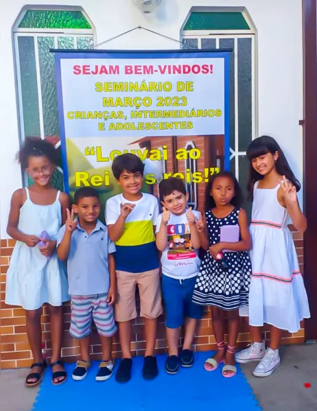 Crianças, intermediários e adolescente da Icm participam de seminário