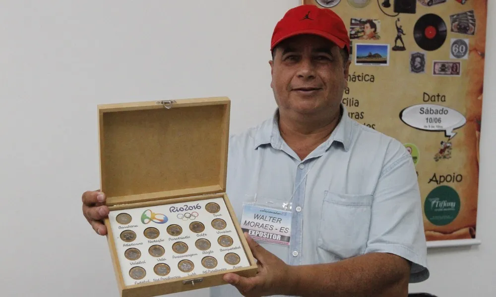 Relíquias de guerra e moedas raras em encontro de colecionadores em Vitória