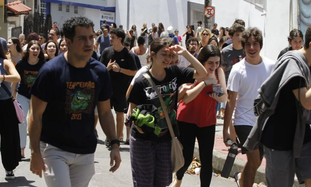 Candidatos lidam com ansiedade e calor forte em Vitória no 2º dia do Enem