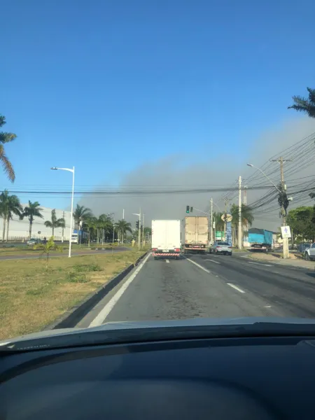 Fotos e vídeos mostram nuvens de fumaça na Grande Vitória