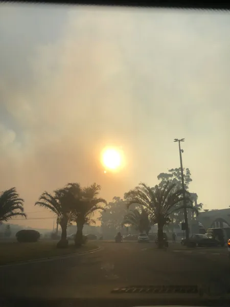 Fotos e vídeos mostram nuvens de fumaça na Grande Vitória