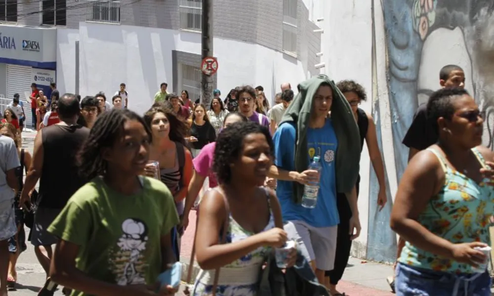 Vídeos | Correria marca fechamento dos portões no 2° dia do Enem em Vitória