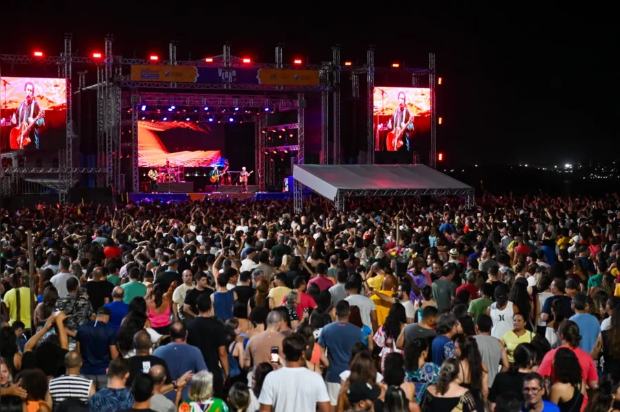 Noite de shows na praia de Camburi reuniu 20 mil pessoas. Confira próximas atrações