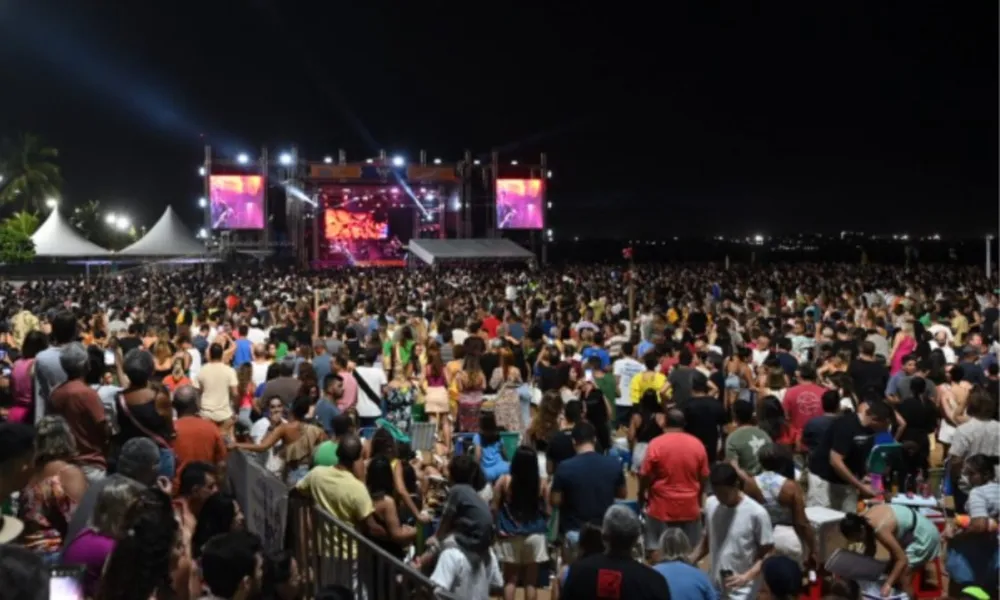 Noite de shows na praia de Camburi reuniu 20 mil pessoas. Confira próximas atrações