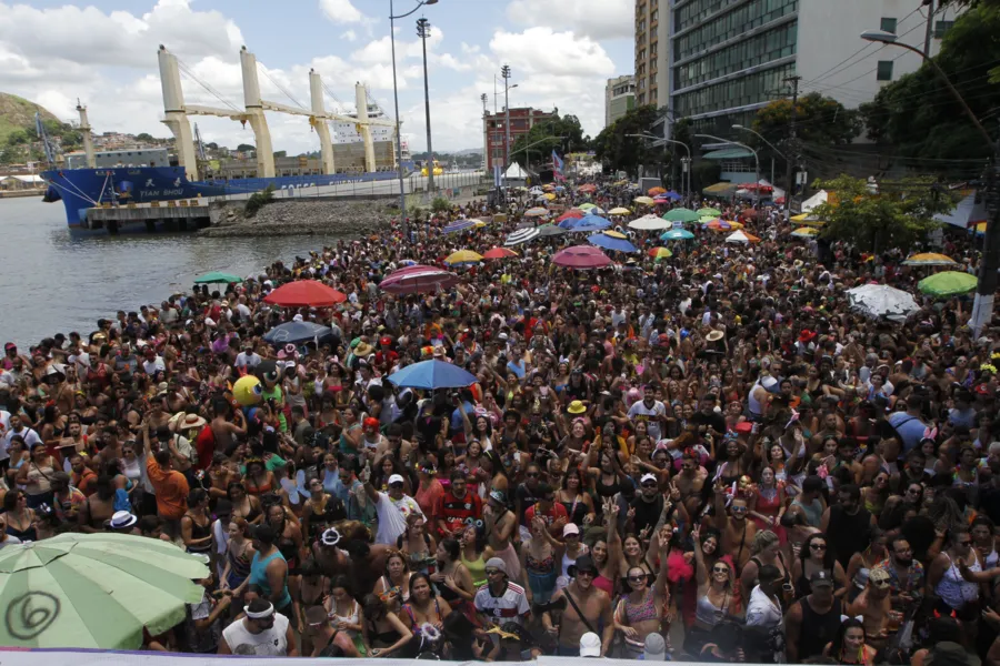 Regional da Nair atrai "mar de foliões" no Centro de Vitória