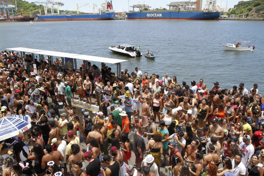 Regional da Nair atrai "mar de foliões" no Centro de Vitória