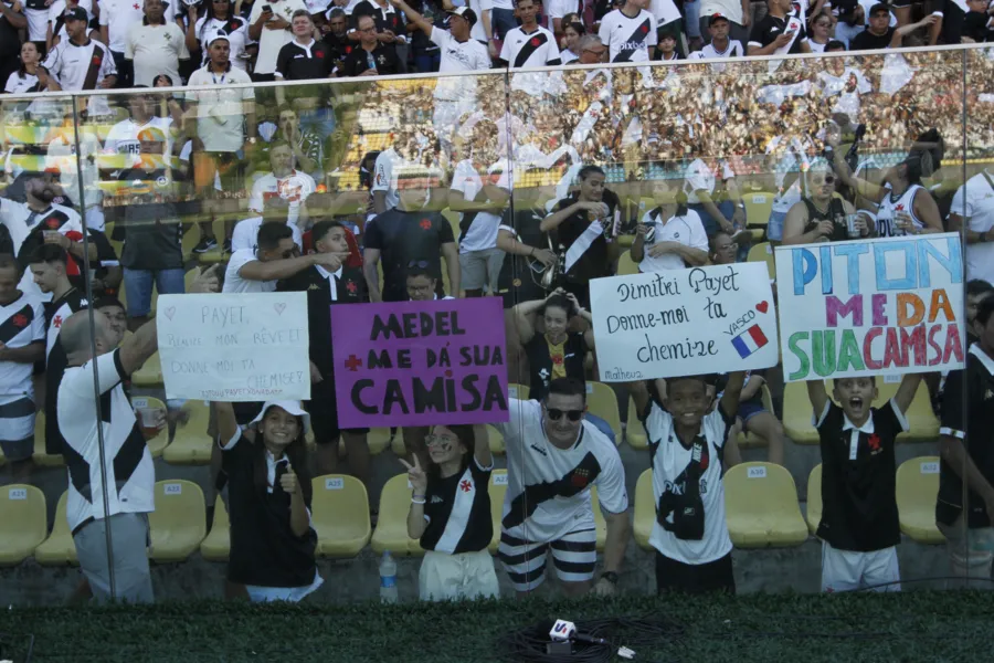 Veja fotos da torcida do Vasco na vitória sobre o Volta Redonda no ES