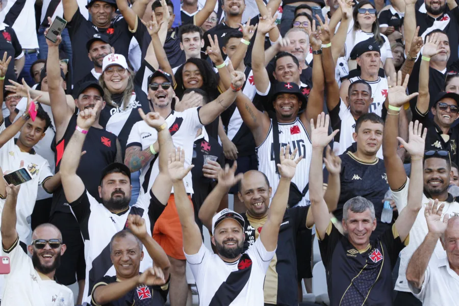 Veja fotos da torcida do Vasco na vitória sobre o Volta Redonda no ES