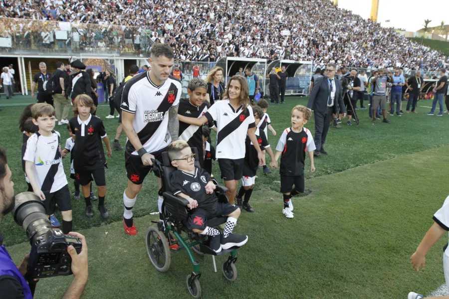 Veja fotos da torcida do Vasco na vitória sobre o Volta Redonda no ES