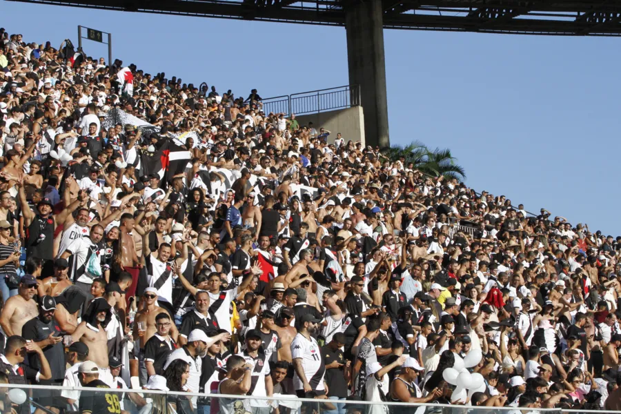 Veja fotos da torcida do Vasco na vitória sobre o Volta Redonda no ES