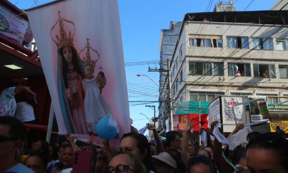 FOTOS | Mulheres lotam ruas de Vila Velha em romaria na Festa da Penha