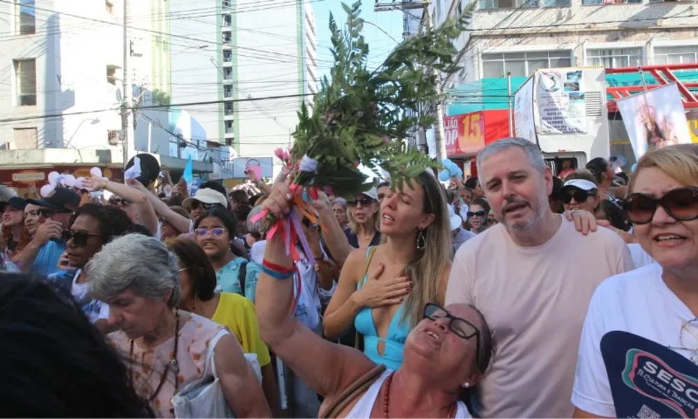 FOTOS | Mulheres lotam ruas de Vila Velha em romaria na Festa da Penha