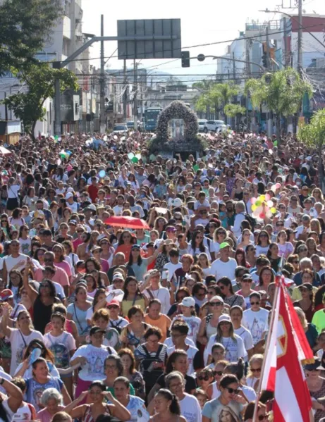 FOTOS | Mulheres lotam ruas de Vila Velha em romaria na Festa da Penha