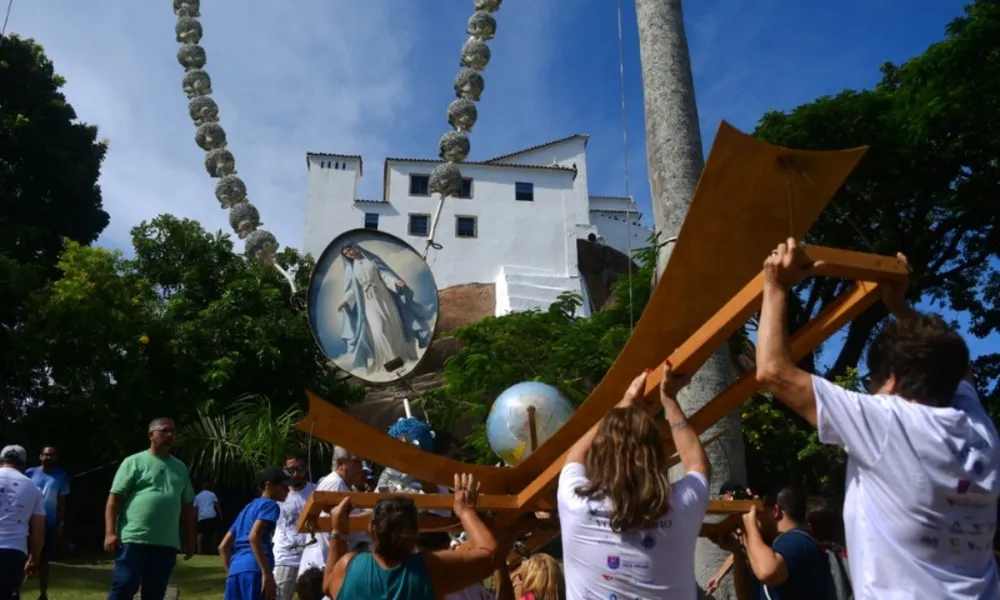 FOTOS | Veja o Terço Gigante instalado no Convento da Penha