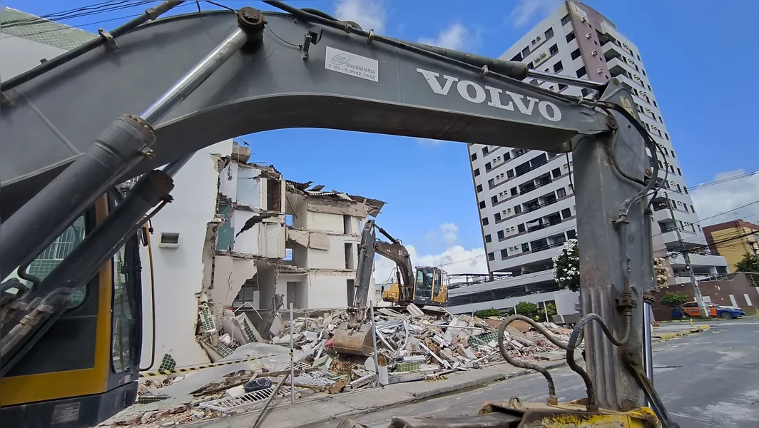 Demolição do Edifício Kátia Melo em Piedade será concluída nesta segunda-feira
