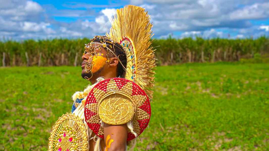 Com sessões gratuitas, ÎANDÉ transforma teatro em solo sagrado da memória negra