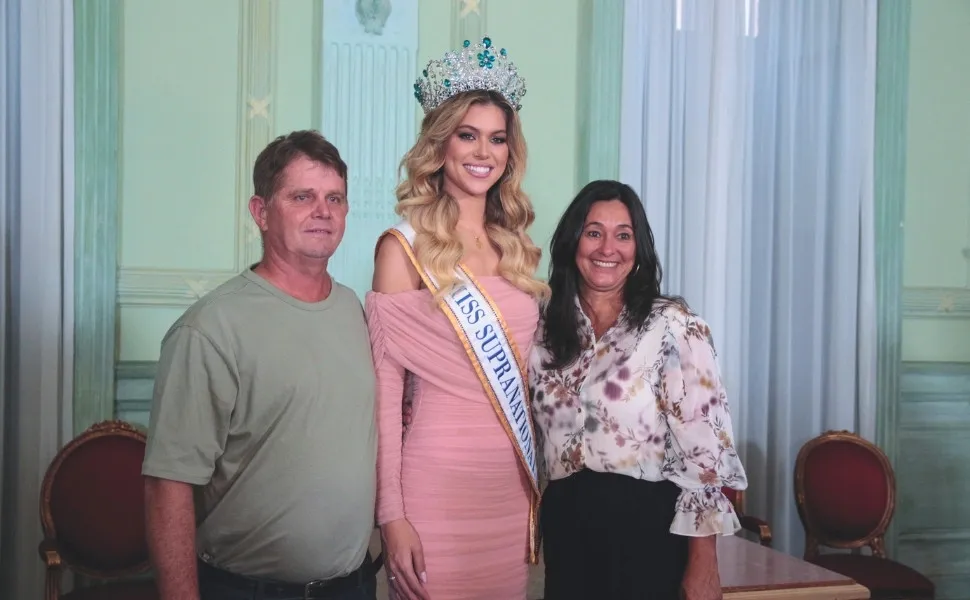 Eleita a mais bonita do mundo, capixaba dá recado para meninas que se acham feias