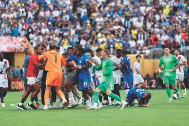 Imagem ilustrativa da imagem O mundo é azul: veja fotos da final da Copa do Mundo de Clubes