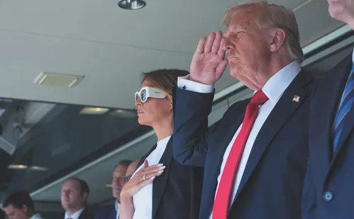 
          Imagem ilustrativa da imagem O mundo é azul: veja fotos da final da Copa do Mundo de Clubes
          