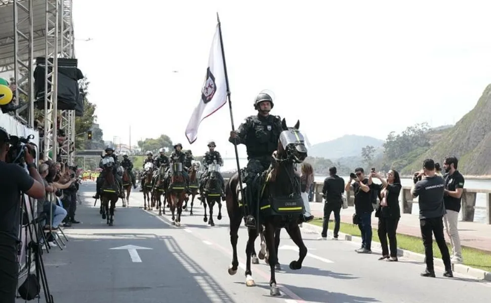 Acrobacias, simulações e helicópteros marcam o desfile de 7 de setembro