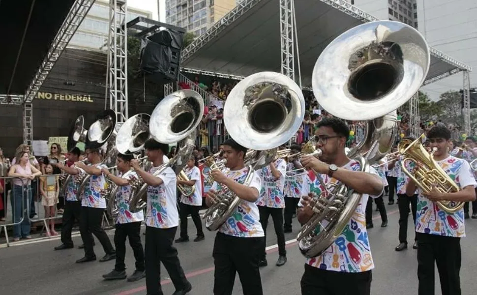 Acrobacias, simulações e helicópteros marcam o desfile de 7 de setembro
