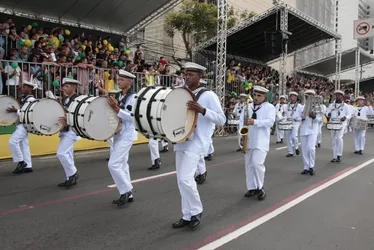 Imagem ilustrativa da imagem Acrobacias, simulações e helicópteros marcam o desfile de 7 de setembro