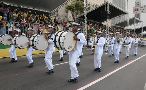 
          Imagem ilustrativa da imagem Acrobacias, simulações e helicópteros marcam o desfile de 7 de setembro
          