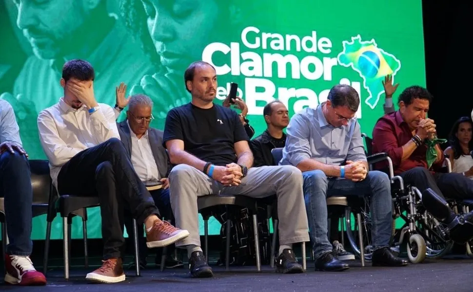 Em Vitória, Flávio Bolsonaro diz que Zema pode ser seu vice para 2026