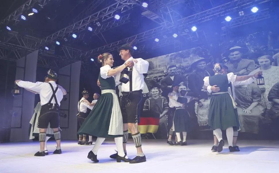 "O Quebra Nozes Capixaba": Espetáculo de Natal encanta plateia em Vila Velha