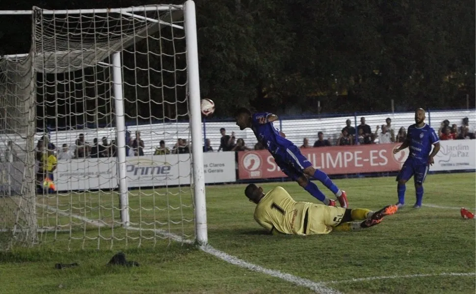 Vitória levanta a primeira taça do ano