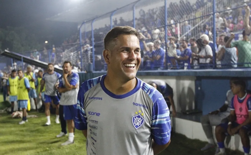 Vitória levanta a primeira taça do ano