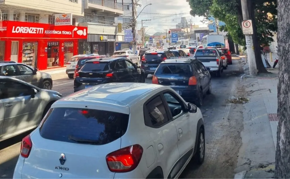 Dois acidentes e veículos em pane na 3ª Ponte dão nó no trânsito em Vila Velha