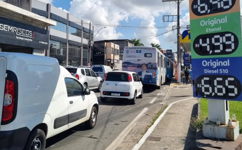 Dois acidentes e veículos em pane na 3ª Ponte dão nó no trânsito em Vila Velha