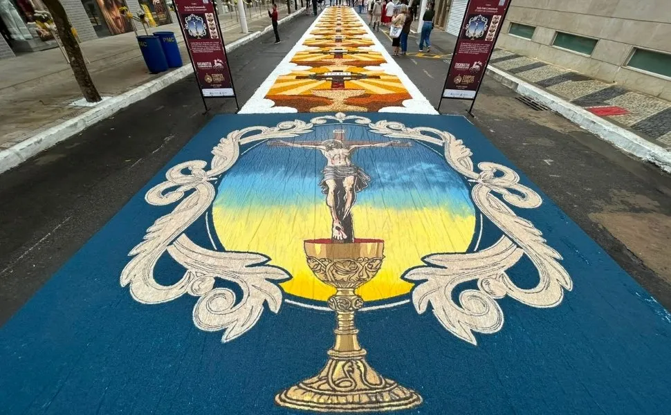 Tapetes de Corpus Christi transformam ruas de Castelo
