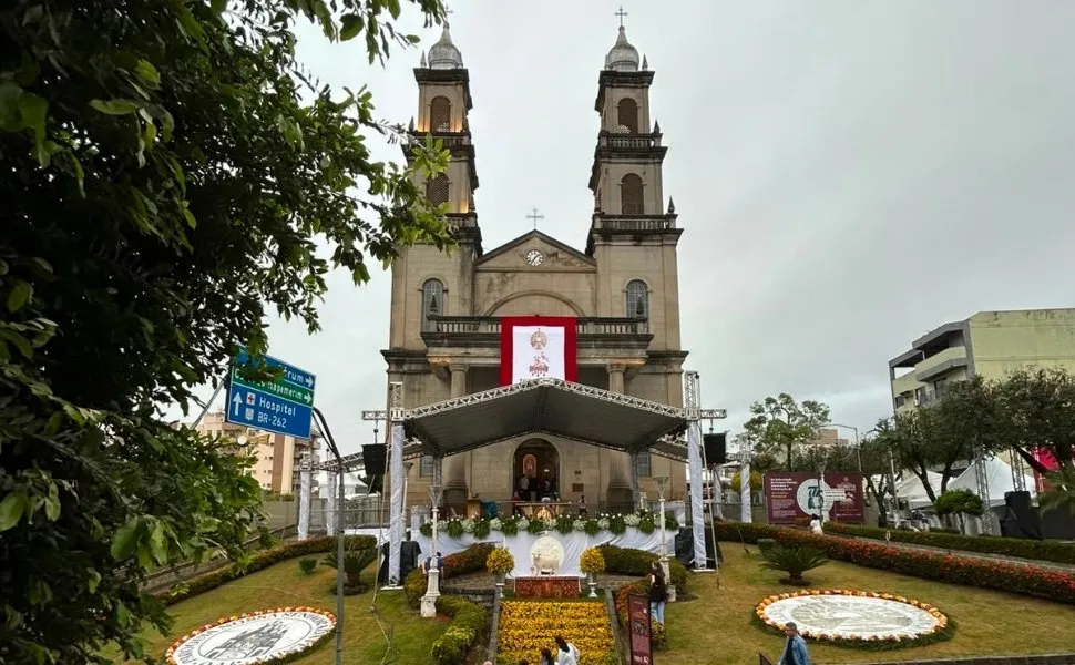 Tapetes de Corpus Christi transformam ruas de Castelo
