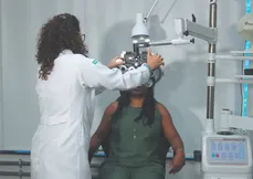 Atendimento no Centro de Oftalmologia da Regional Metropolitana de Saúde, que oferece exames e consultas